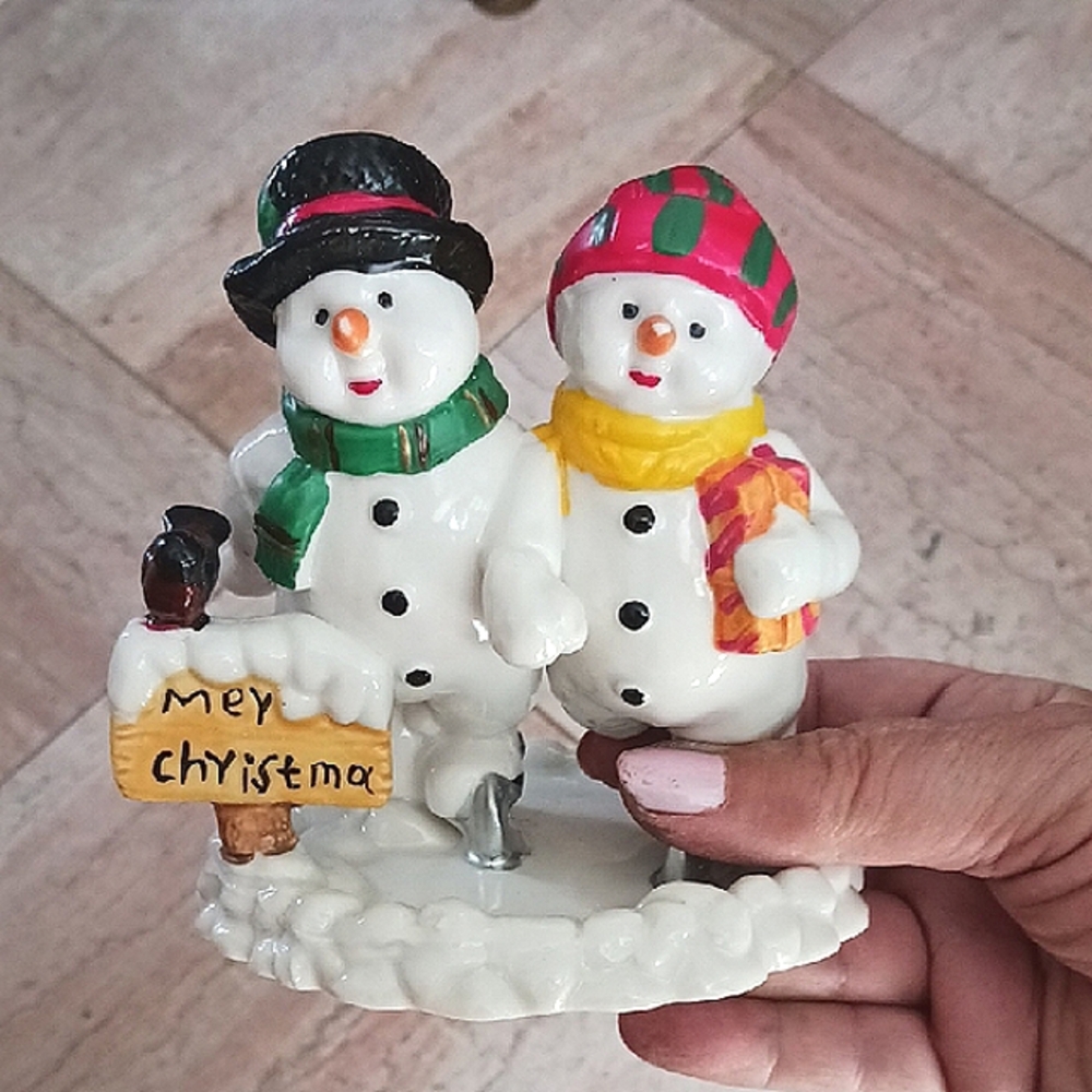 Festive Vintage Porcelain Snowman Figurine Skating with Sign ⛄️⛄️⛸️⛸️